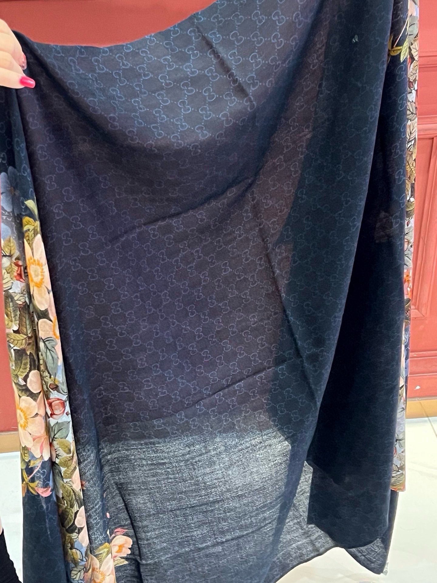 GUCCI 25S SCARF 200 IN CASHMERE 733883