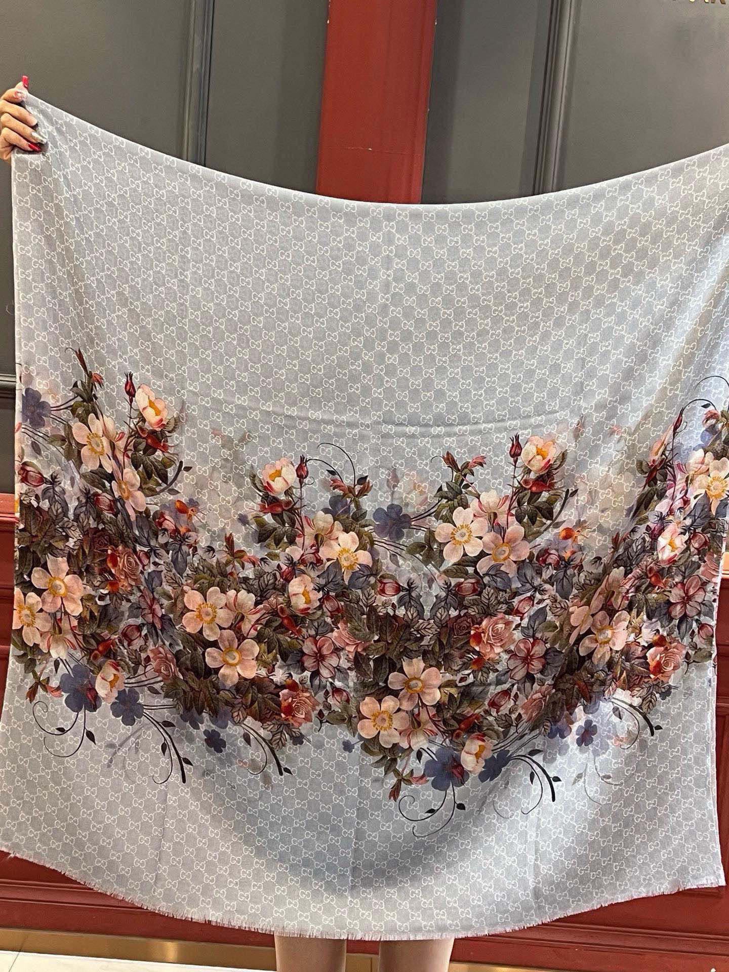 GUCCI 25S SCARF 200 IN CASHMERE 733884