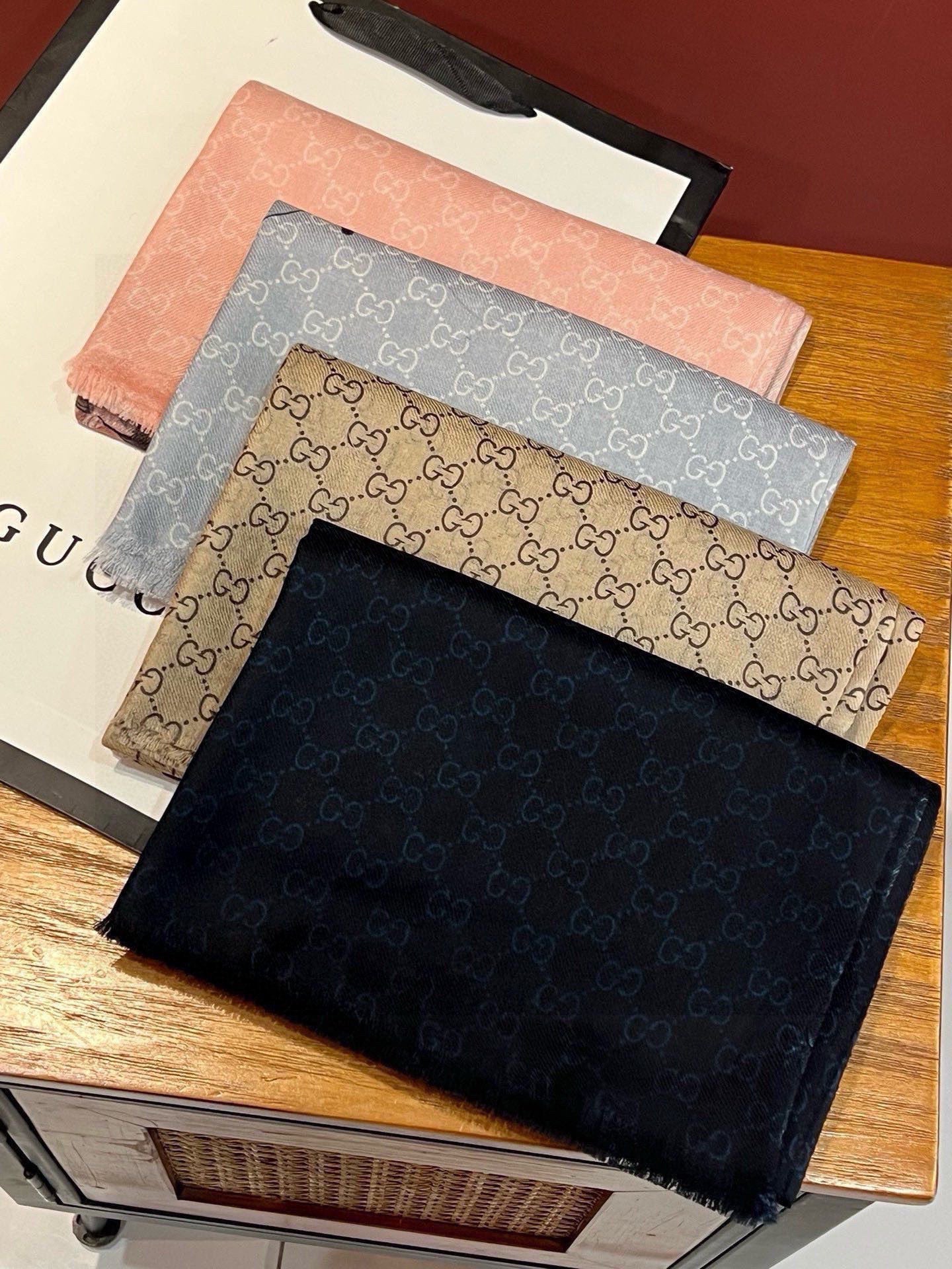 GUCCI 25S SCARF 200 IN CASHMERE 733885