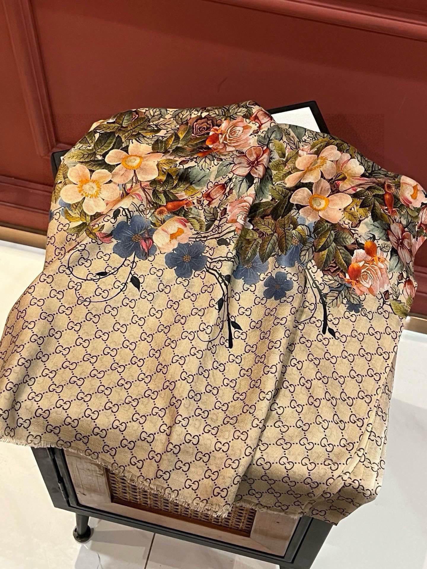 GUCCI 25S SCARF 200 IN CASHMERE 733886