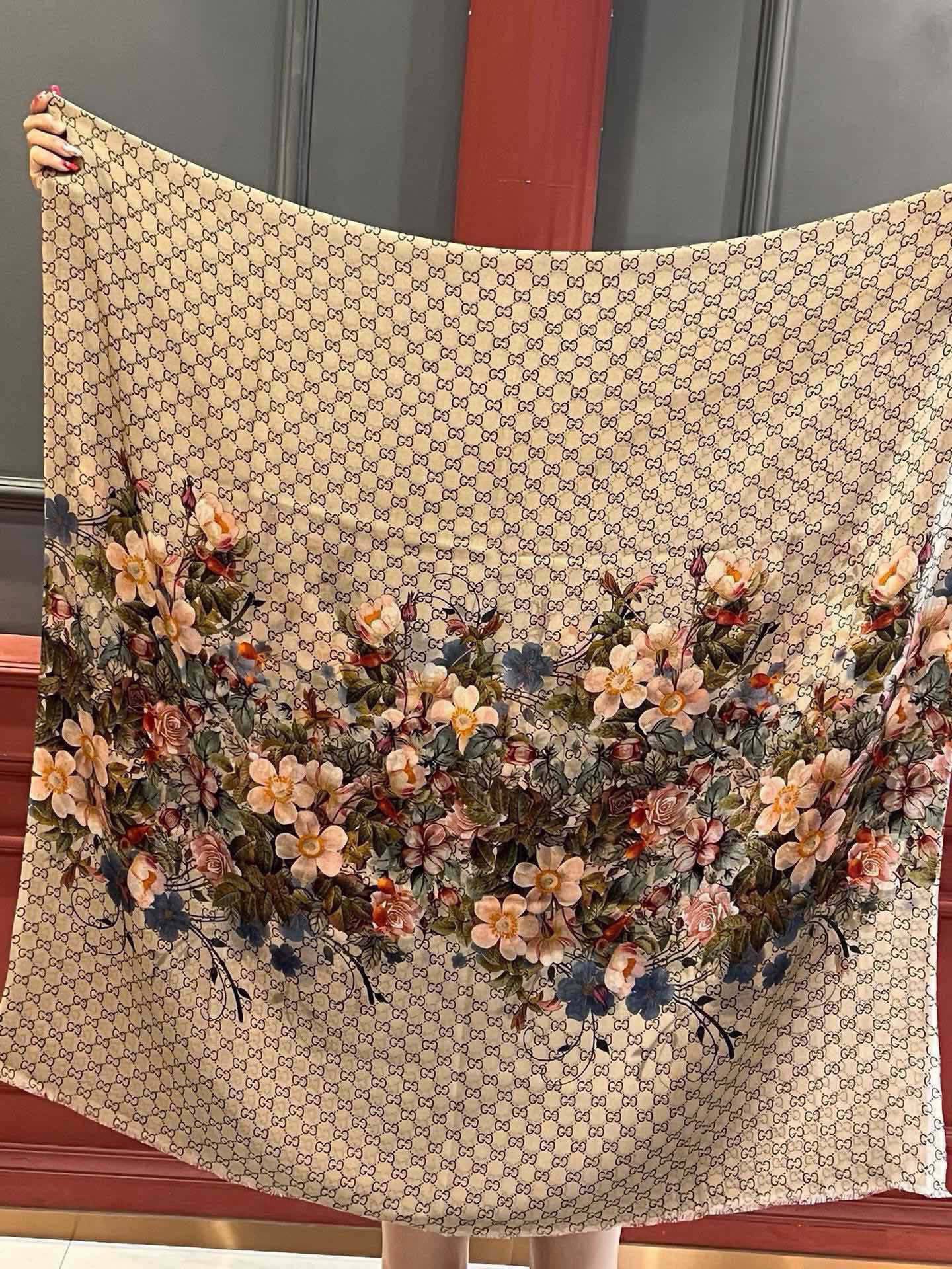 GUCCI 25S SCARF 200 IN CASHMERE 733886