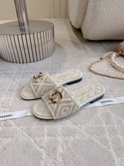 FLAT SANDALS LOGO STONE AND CHAIN IN WHITE LAMBSKIN WITH RAFFIA