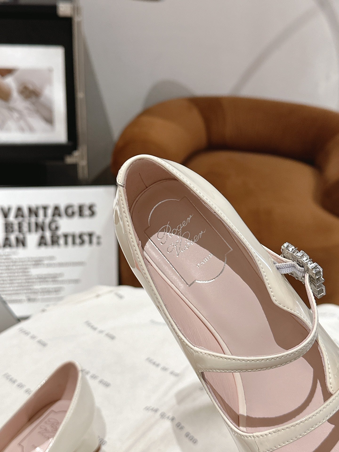 MINI TRES VIVIER STRASS BUCKLE BABIES BALLERINAS IN OFF WHITE PATENT CALFSKIN