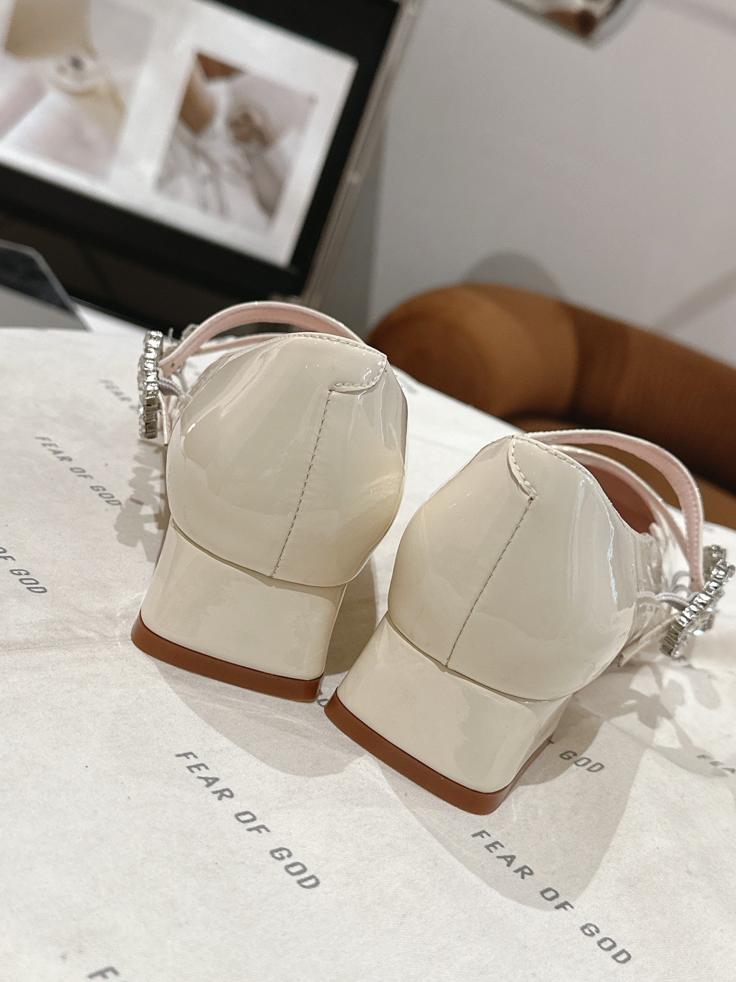 MINI TRES VIVIER STRASS BUCKLE BABIES BALLERINAS IN OFF WHITE PATENT CALFSKIN