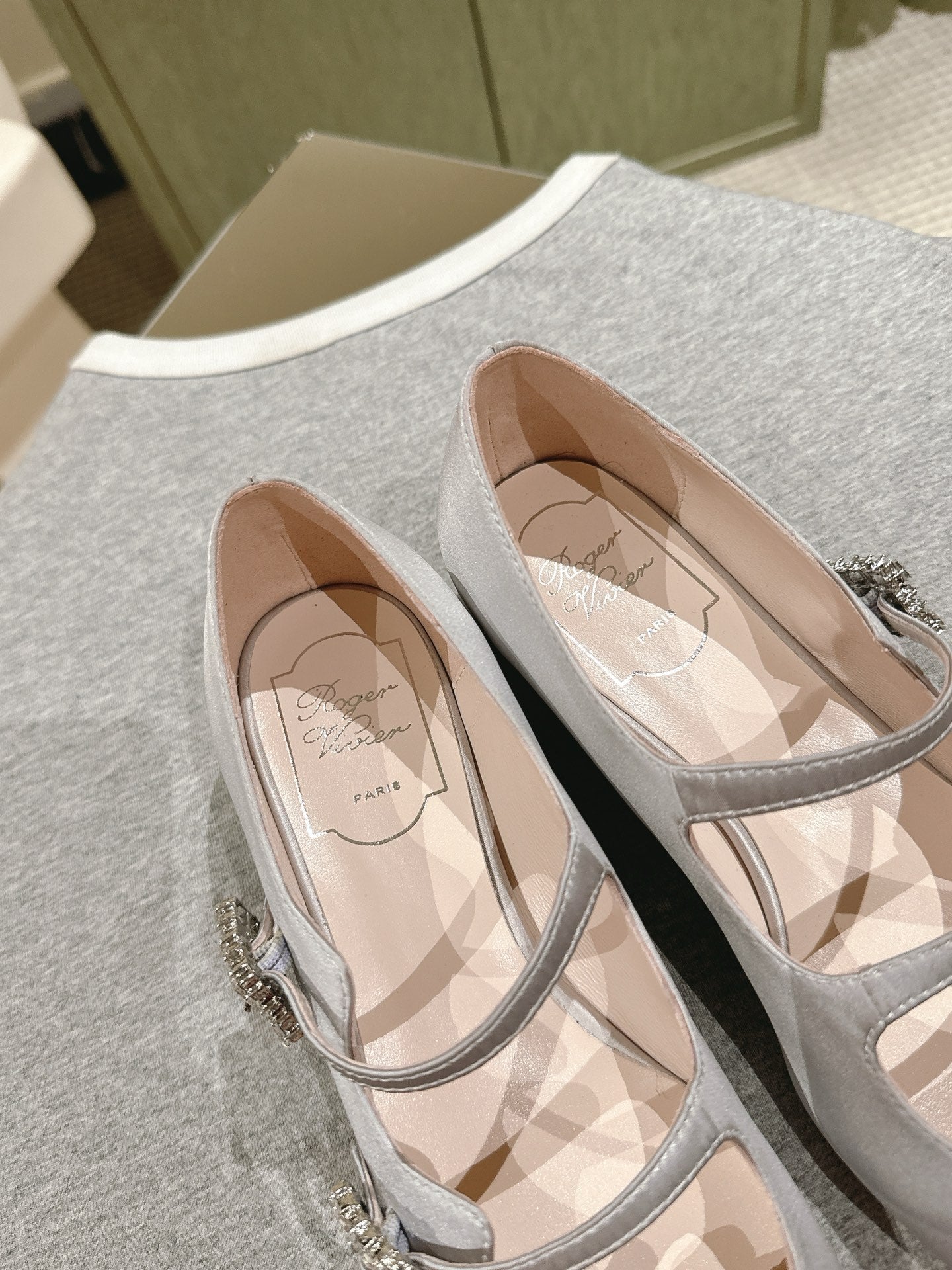 TRÈS VIVIER MARY JANE DOUBLE-STRAP IN SILVER SILK