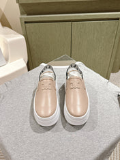 THICK-SOLED ELASTIC BACKLESS SHOES MONGOOSE BEIGE SHINY CALFSKIN