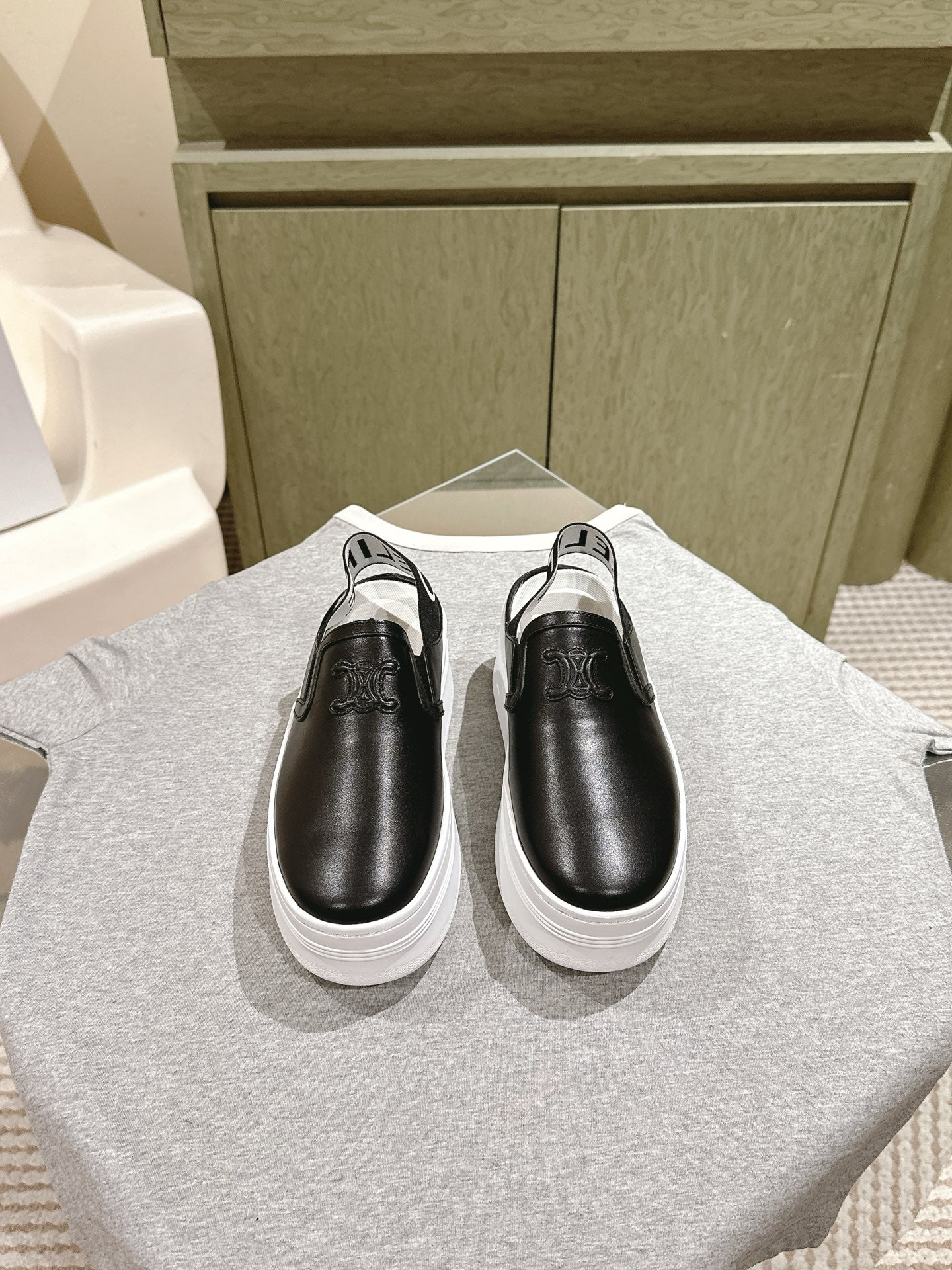 THICK-SOLED ELASTIC BACKLESS SHOES BLACK SHINY CALFSKIN