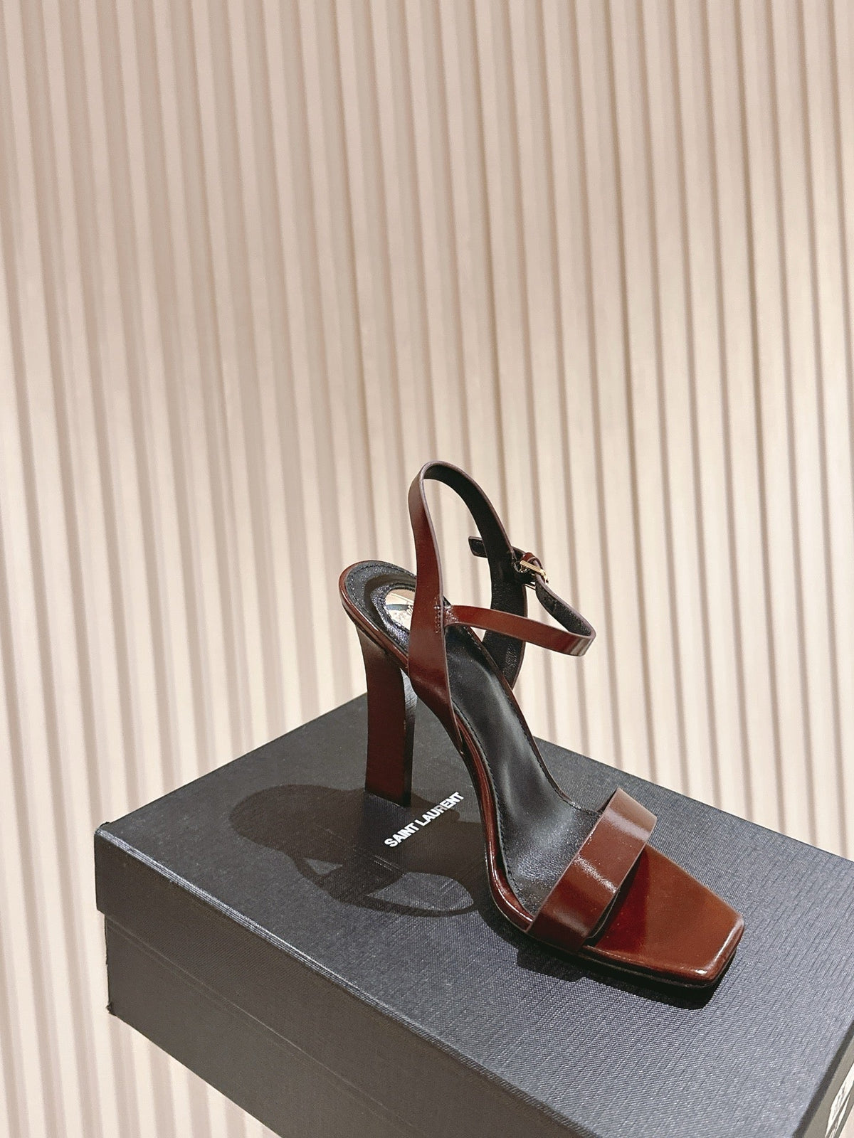 YSL 25S HIGH-HEEL SANDALS 100 MM IN DARK RED LAMBSKIN