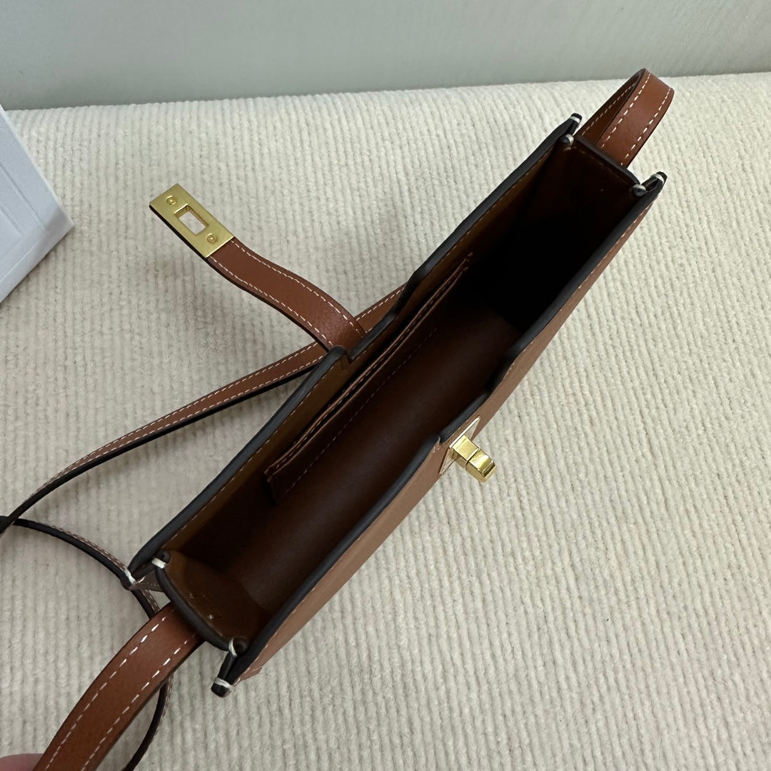 16 STRAP POCHETTE 18 IN BRONZE ORANGE SUPPLE CALFSKIN GOLD HARDWARE