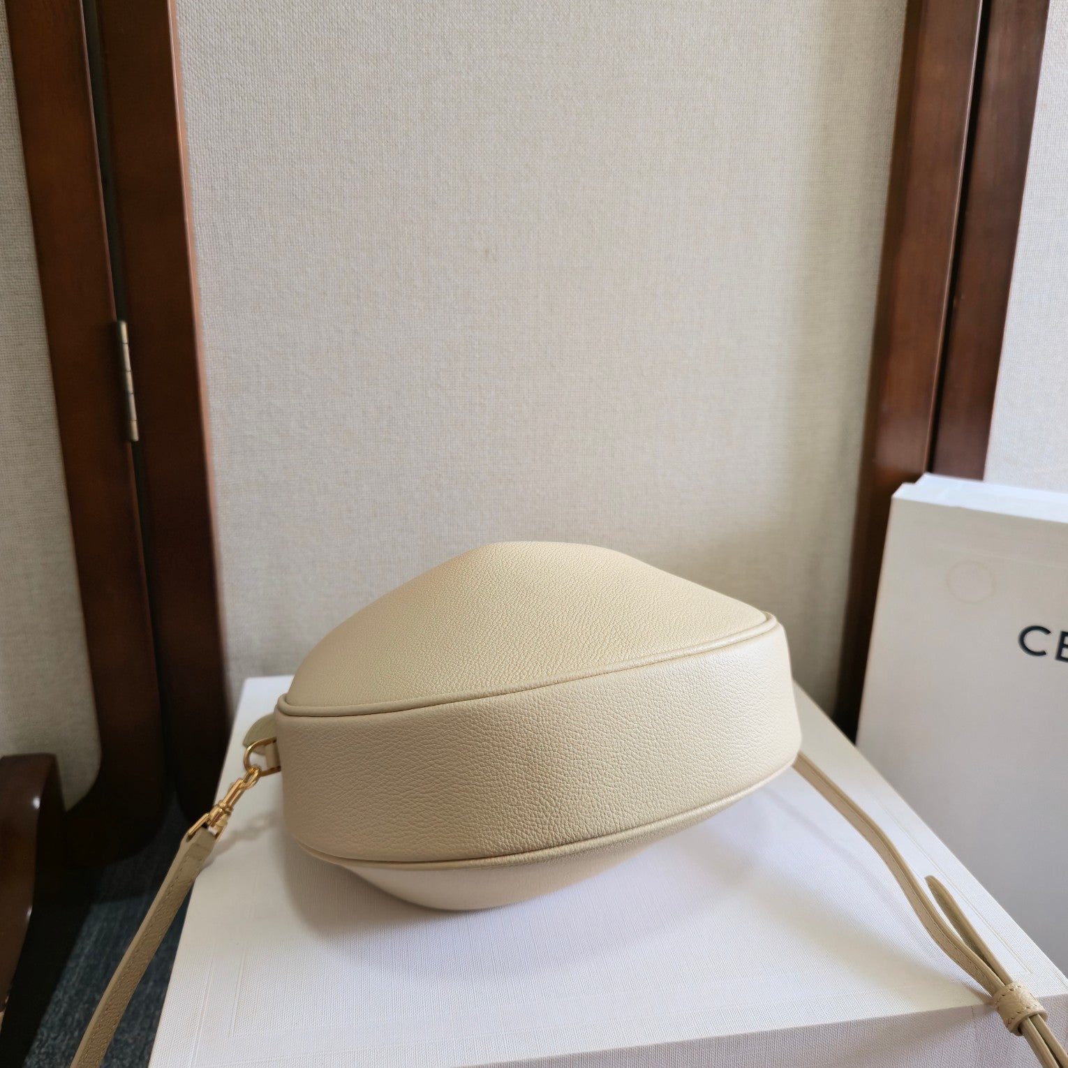 CELINE 25S TEEN LULU BAG 24MM IN BEIGE CALFSKIN GOLD HARDWARE