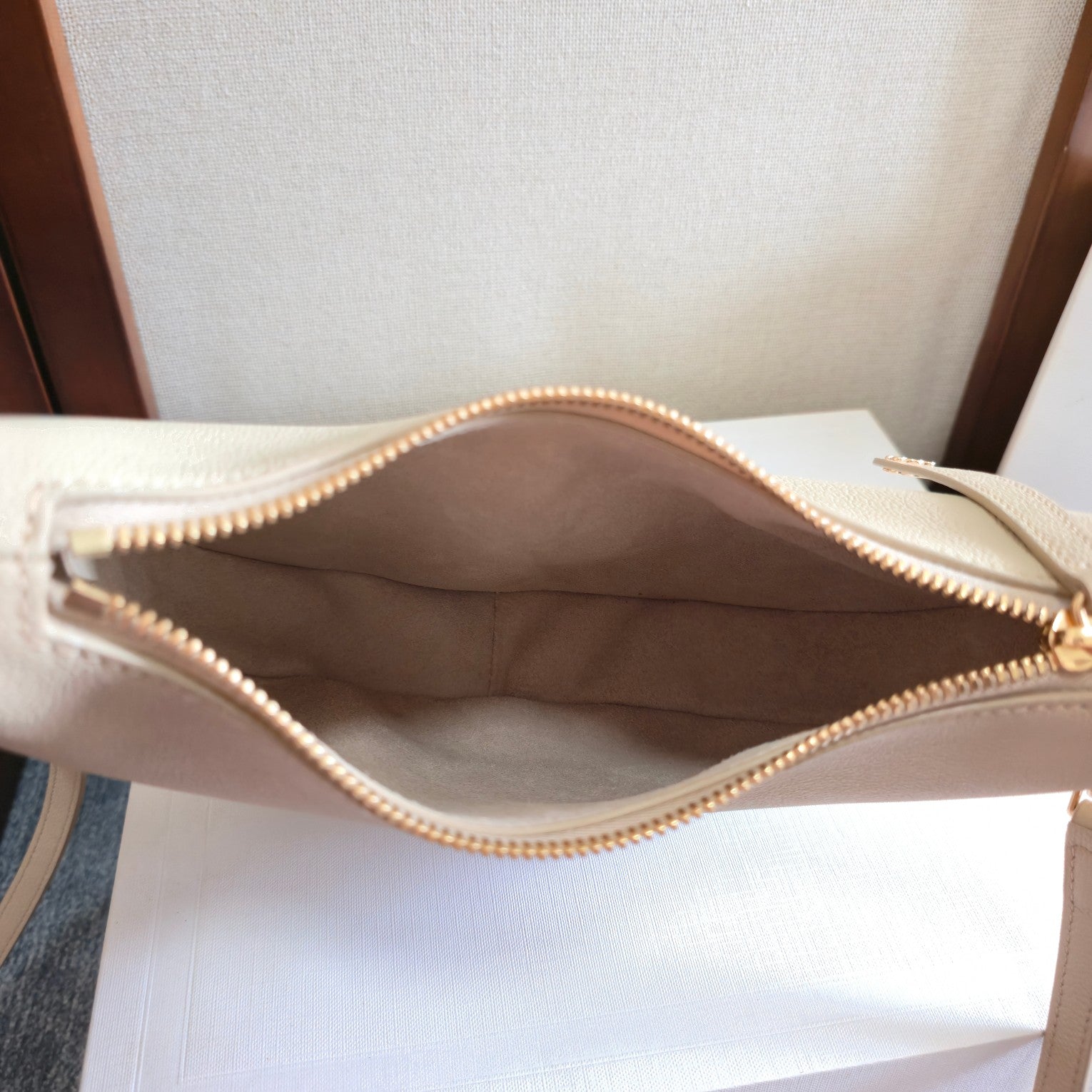 CELINE 25S TEEN LULU BAG 24MM IN BEIGE CALFSKIN GOLD HARDWARE