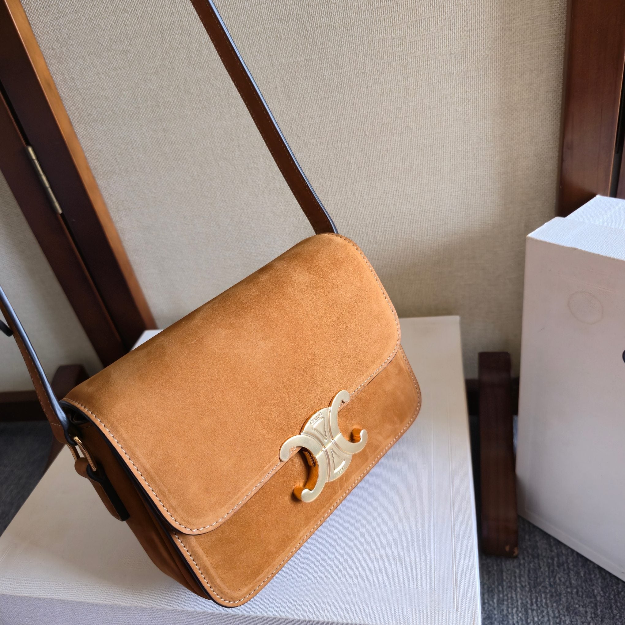 CELINE 25S TEEN TRIOMPHE BAG 18MM IN CARAMEL BROWN SUEDE GOLD HARDWARE