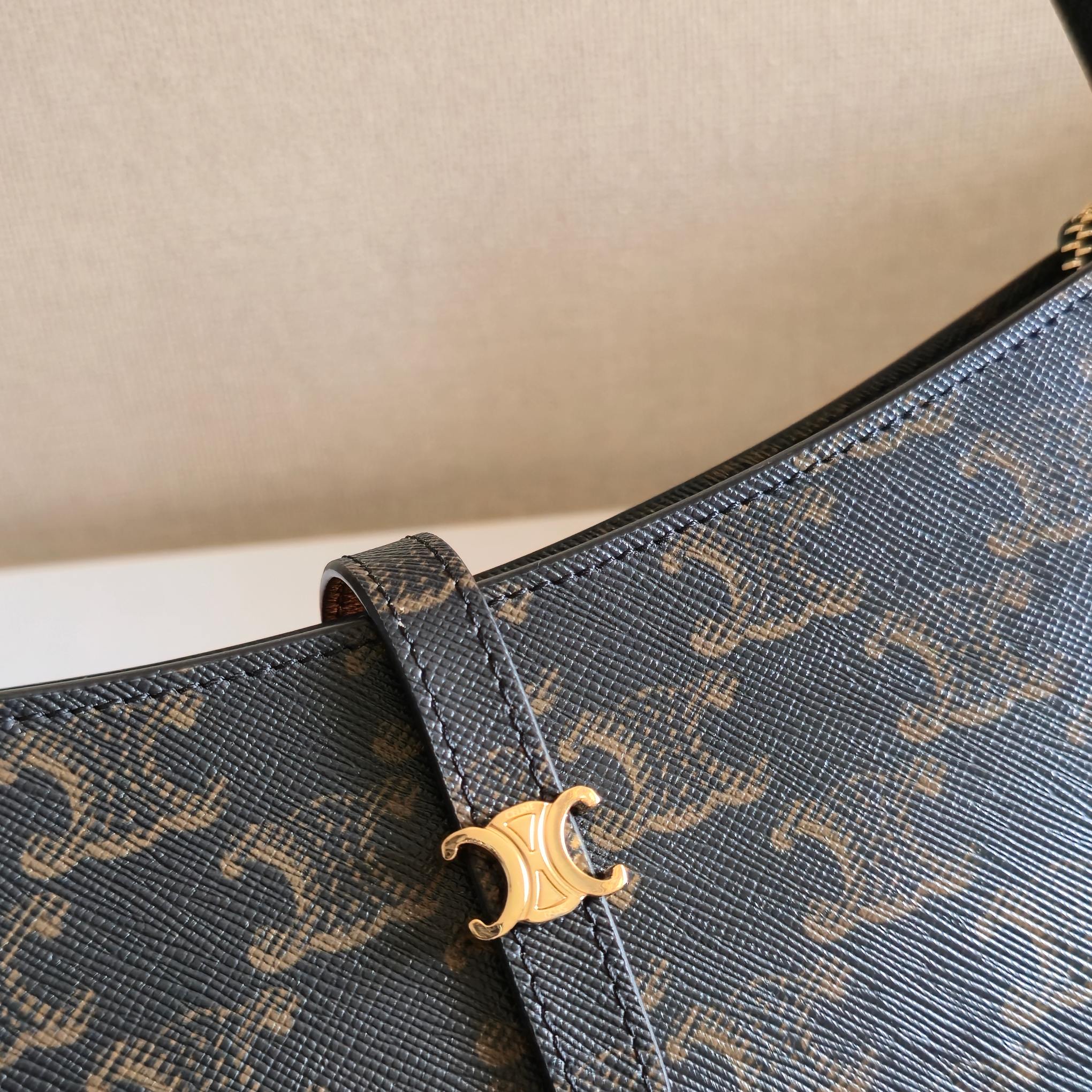 CELINE 25S TINA SHOULDER BAG 25MM IN BLACK TRIOMPHE CALFSKIN