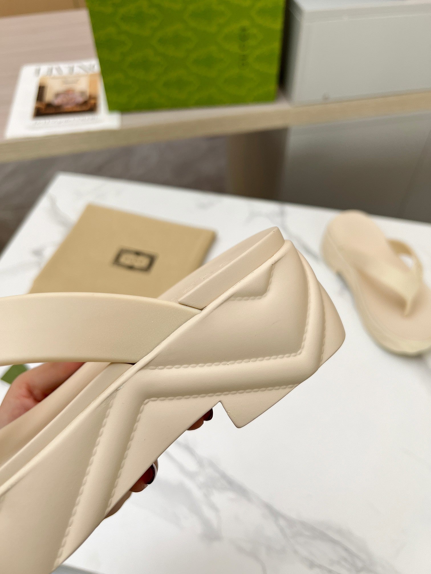 THONG PLATFORM IN BEIGE CREAM IMPORTED TPU