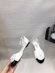 WHITE MIX BLACK LAMBSKIN CAMELLIA HOLLOW SANDAL