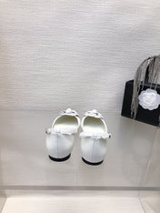 WHITE MIX BLACK LAMBSKIN CAMELLIA HOLLOW SANDAL