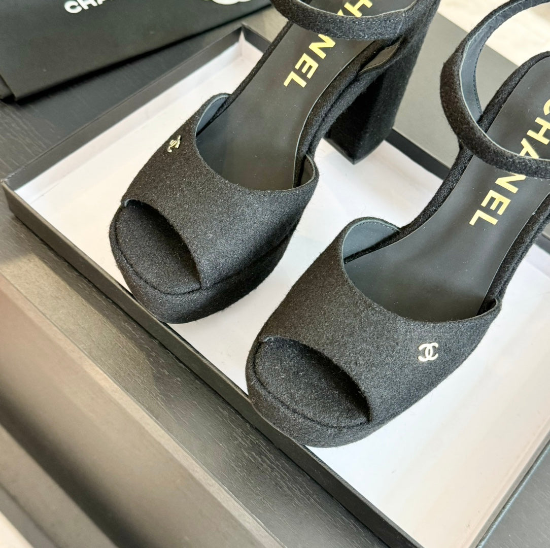 HIGH HEEL PLATFORM SANDALS IN BLACK SUEDE