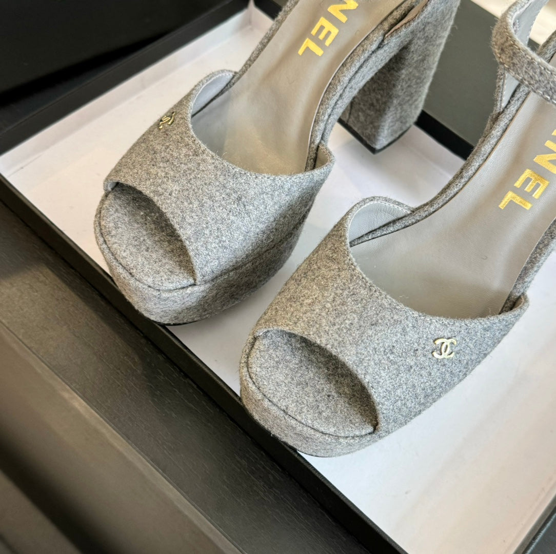 HIGH HEEL PLATFORM SANDALS IN DOVE GRAY SUEDE