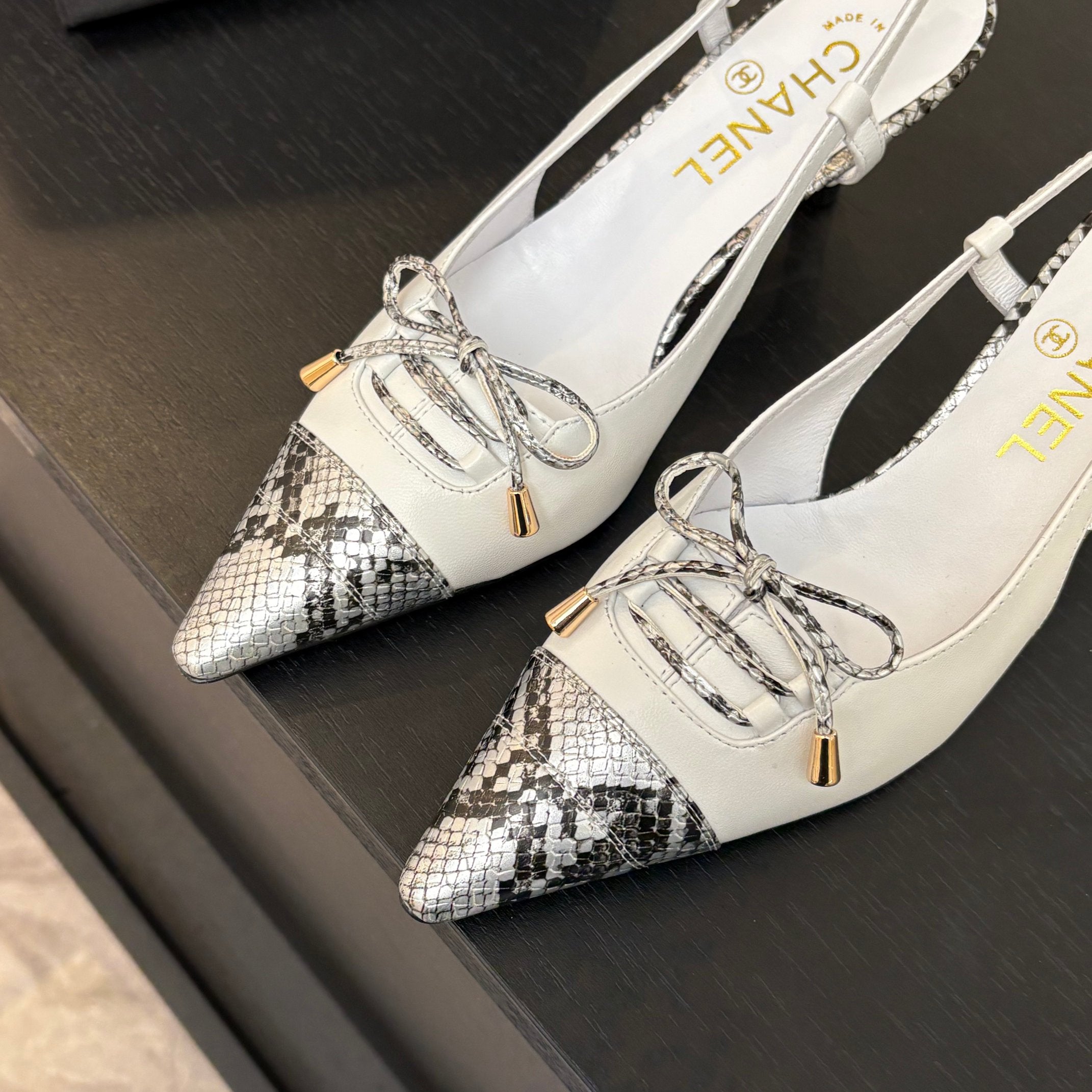 HIGH HEEL SLINGBACKS 65 MM IN WHITE WITH SNAKESKIN PATTERN LAMBSKIN