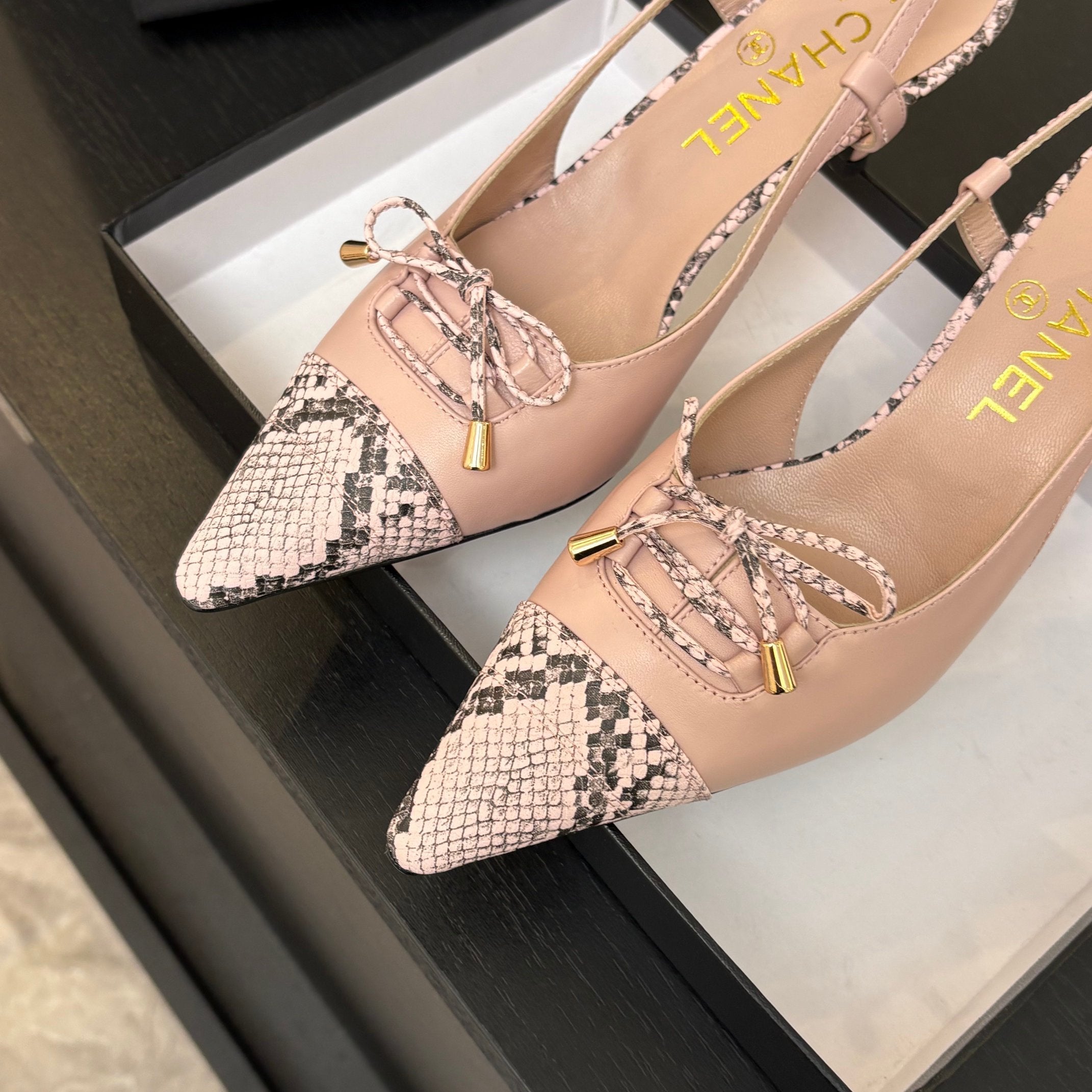 HIGH HEEL SLINGBACKS 65 MM IN BABY PINK WITH SNAKESKIN PATTERN LAMBSKIN