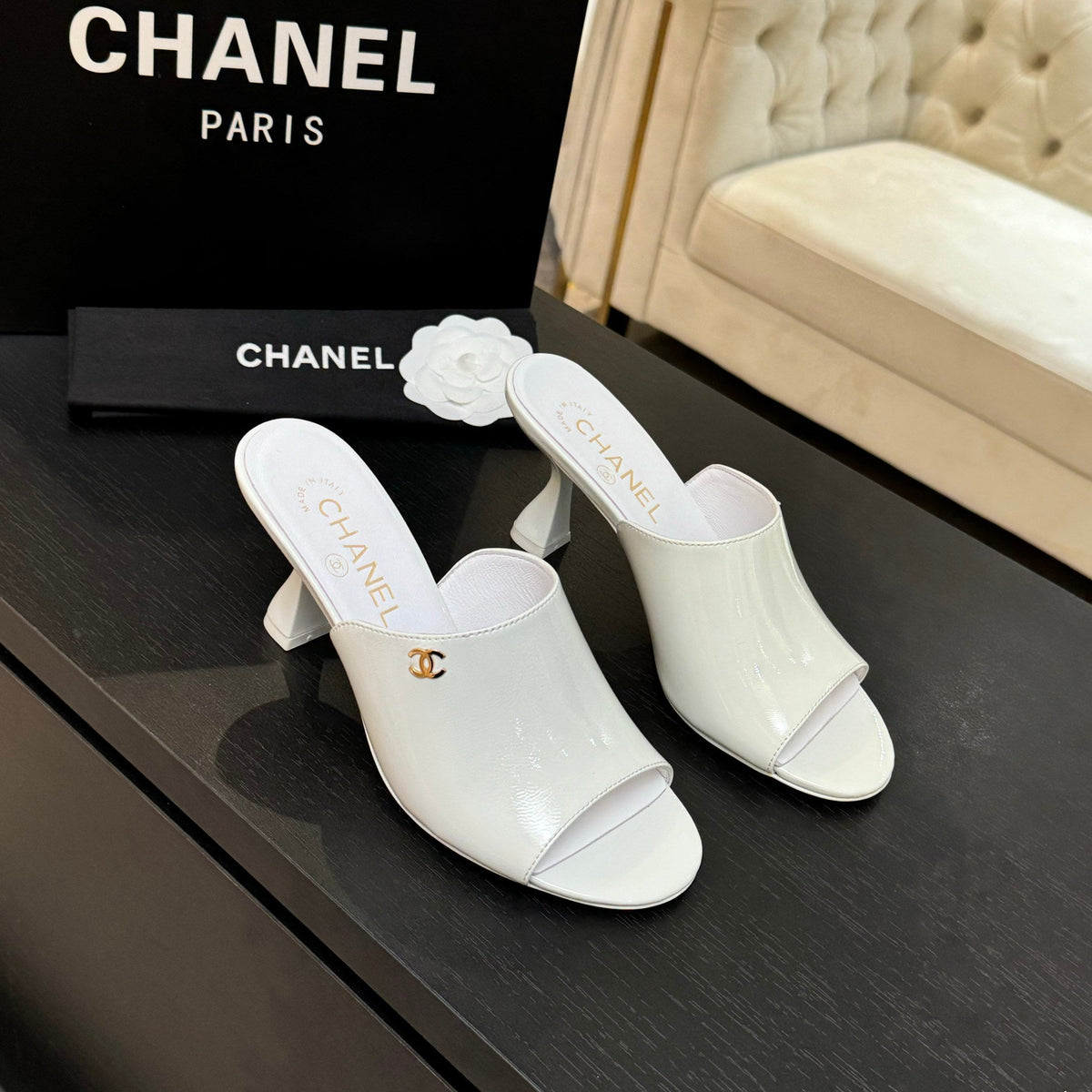 PEEP TOE MULE 85MM IN WHITE PATENT CALFSKIN