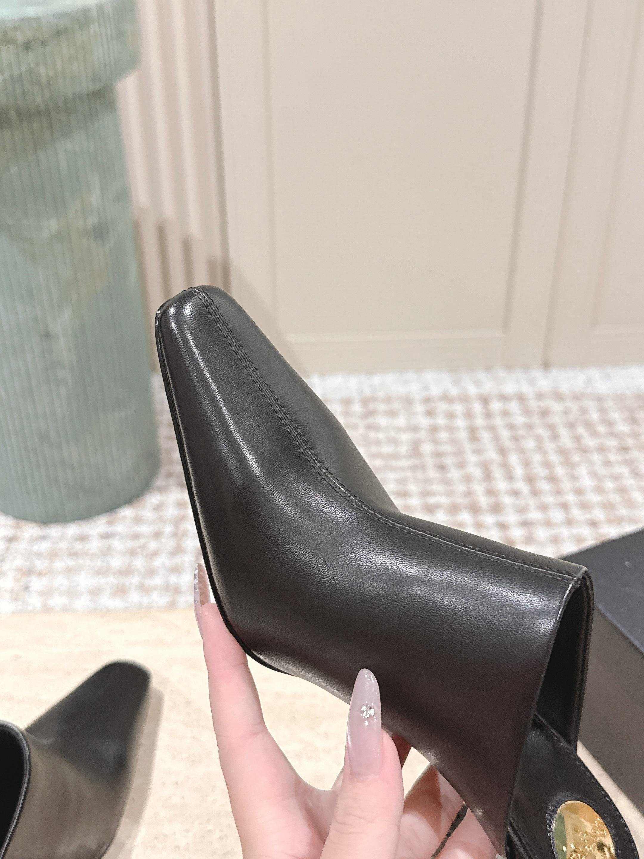 YSL 25S JILL MULES IN BLACK SMOOTH CALFSKIN