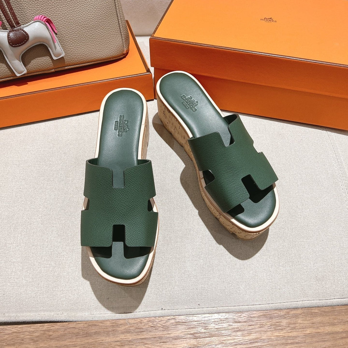 HM 25S HIGH WEDGE SANDALS IN DARK MOSS GREEN LAMBSKIN STYLE 32