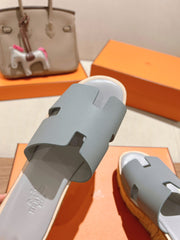 HM 25S HIGH WEDGE SANDALS IN LIGHT GREY LAMBSKIN STYLE 13