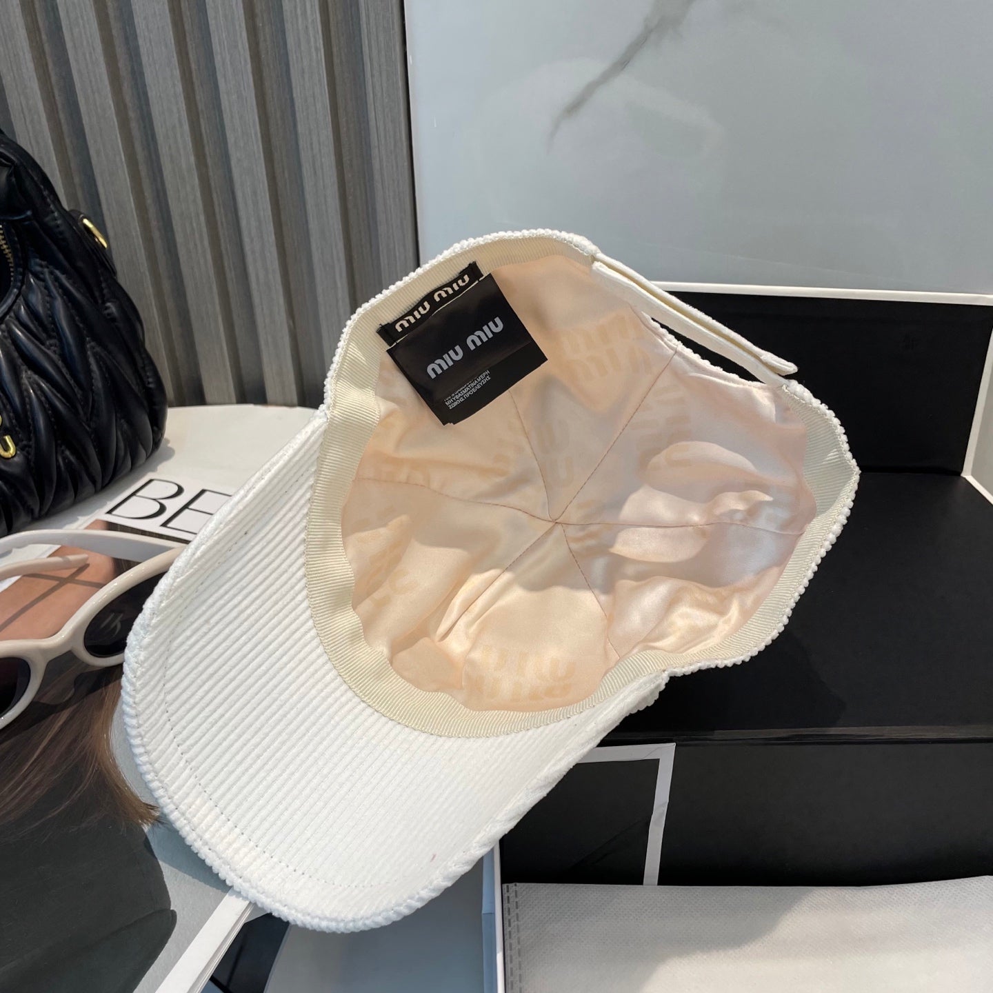 MM BASEBALL CAP IN WHITE VELVET