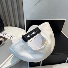 MM BASEBALL CAP IN WHITE FABRIC BRAND EMBROIDERY