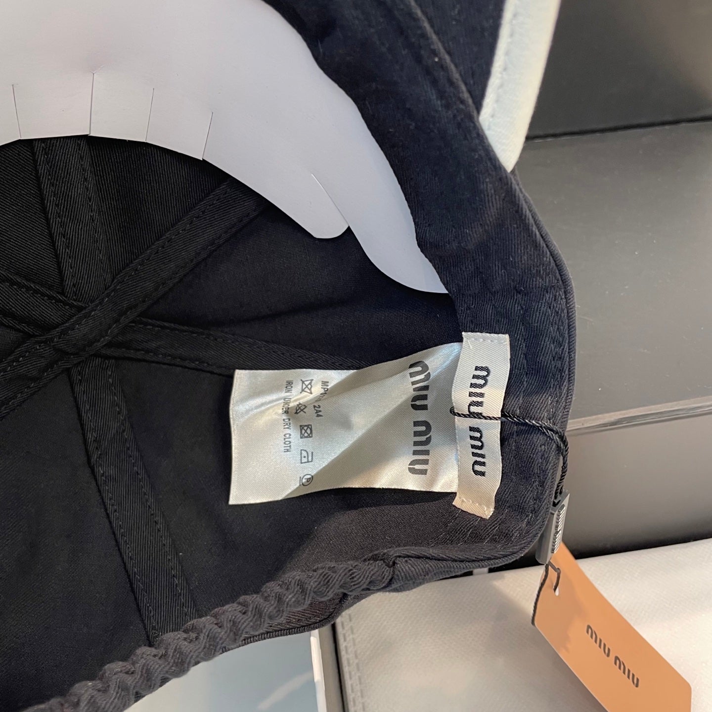 MM BASEBALL CAP IN BLACK AND WHITE FABRIC STYLE 2