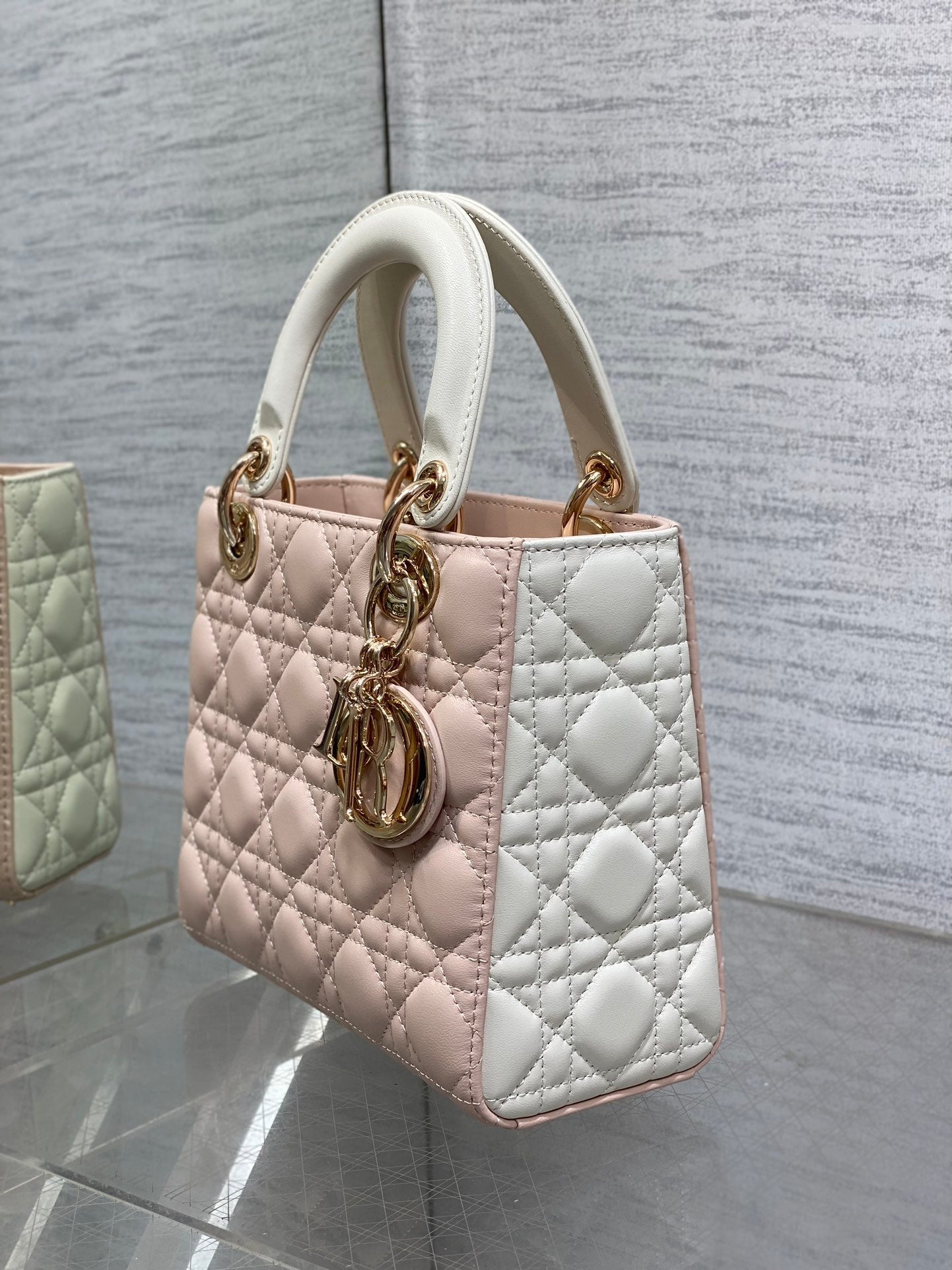 MEDIUM LADY BAG 20 IN BABY PINK QUILTED MACROCANNAGE CALFSKIN WHITE STRAP