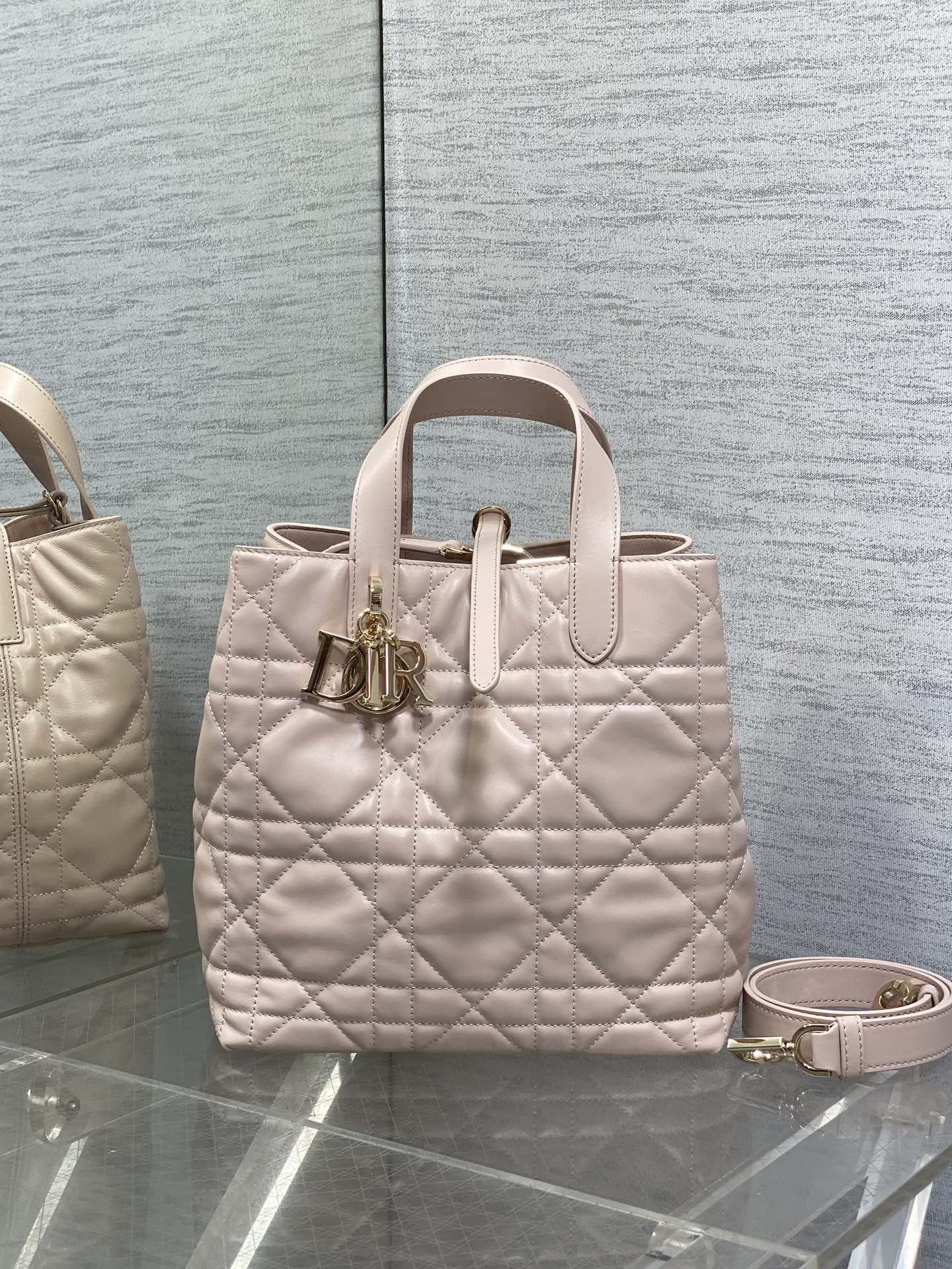 DIOR 25S ALWAYS BAG 22 IN LIGHT PINK MACROCANNAGE CALFSKIN GOLD HARDWARE