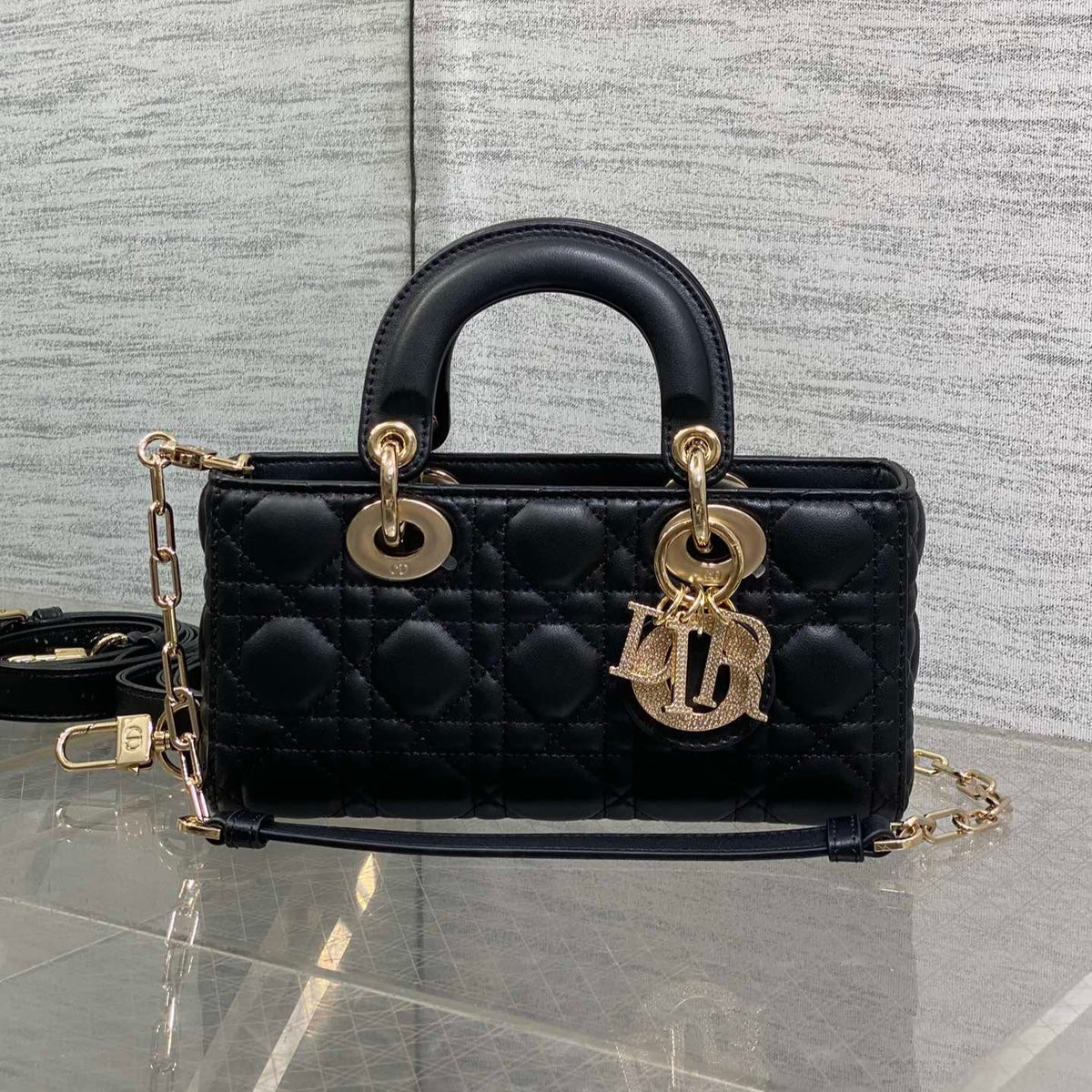 DIOR 25S SMALL LADY D‑JOY BAG 22 IN BLACK CALFSKIN GOLD HARDWARE