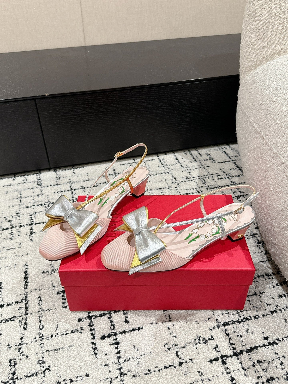 VLTN HIGH HEEL 25S 40 MM IN LIGHT PINK FABRIC MIX SILVER CALFSKIN WITH BOW