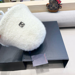 BUCKET HAT IN WHITE RABBIT FUR 404834
