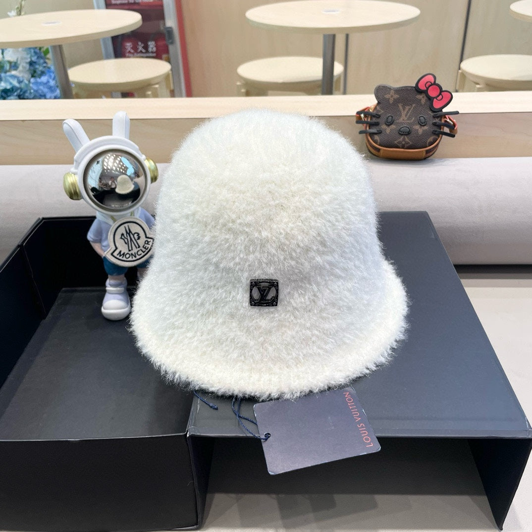 BUCKET HAT IN WHITE RABBIT FUR 404834