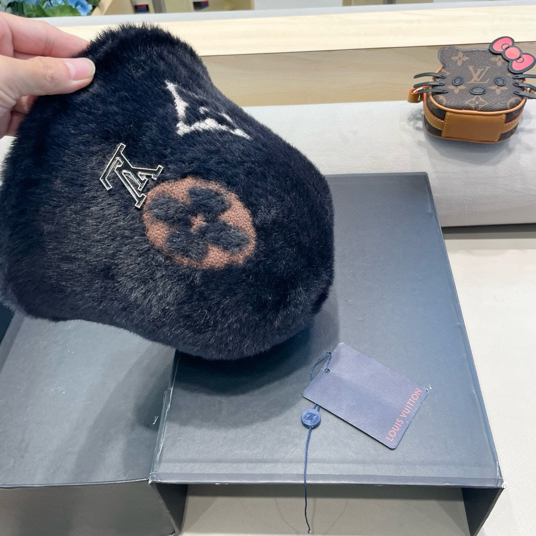 BUCKET HAT IN BLACK RABBIT FUR 421260