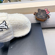 KNITTED BEANIE HAT IN WHITE WOOL 421265