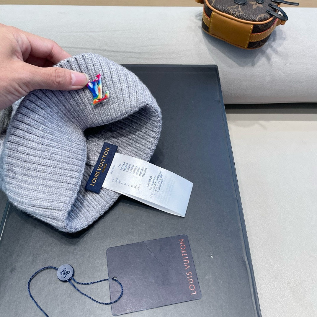 KNITTED BEANIE HAT IN GRAY WOOL 426216