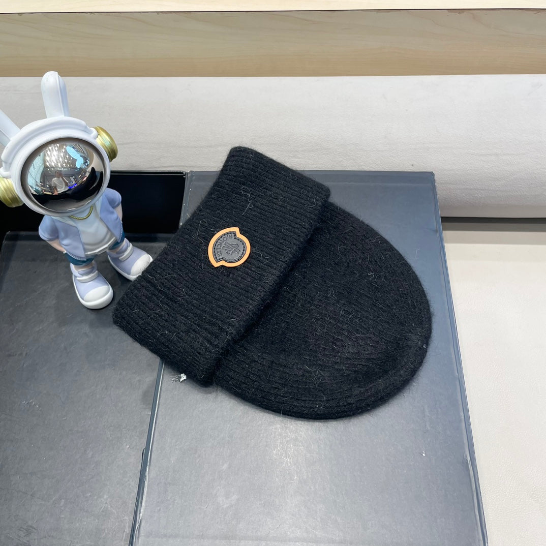 BEANIE HAT IN BLACK WOOL 438123