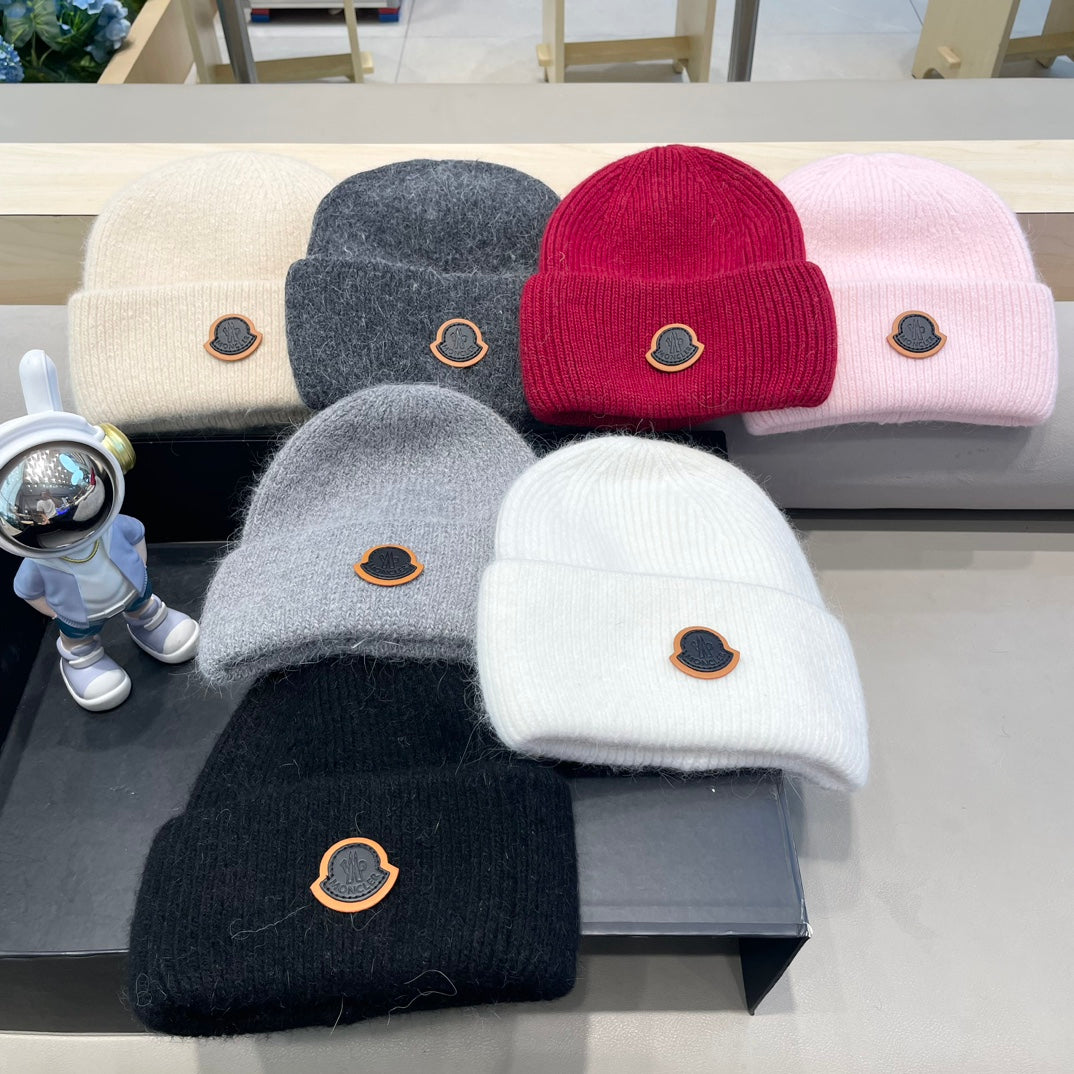 BEANIE HAT IN BLACK WOOL 438123