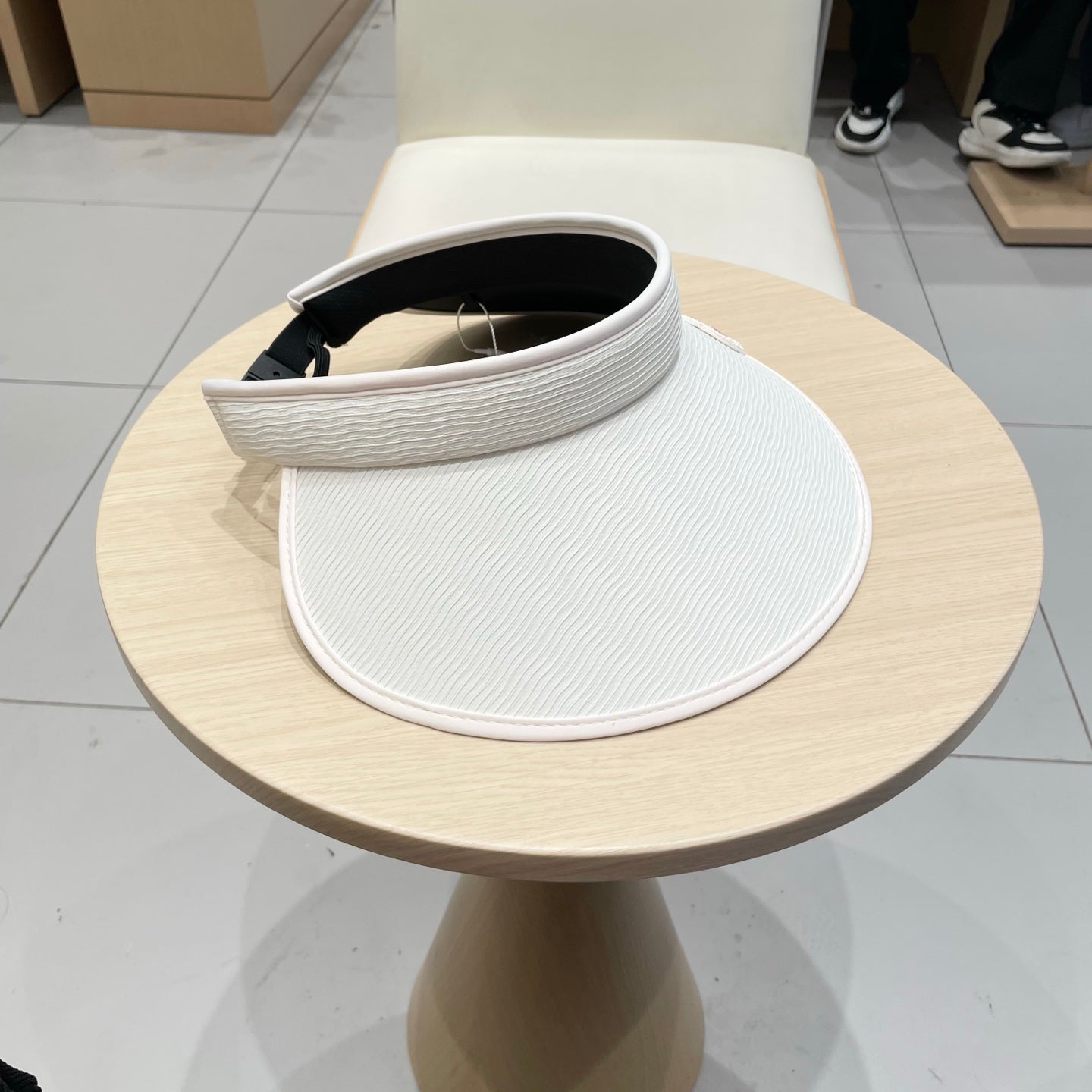 MM FASHION VISOR CAP IN BLACK AND WHITE WITH LOGO TEXT EMBROIDERY