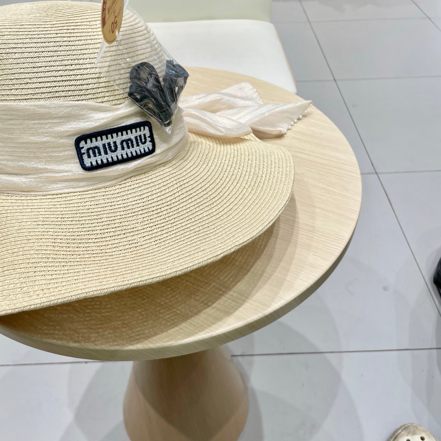 MM WIDE-BRIM BEACH HAT IN LIGHT BEIGE WITH FABRIC BOW