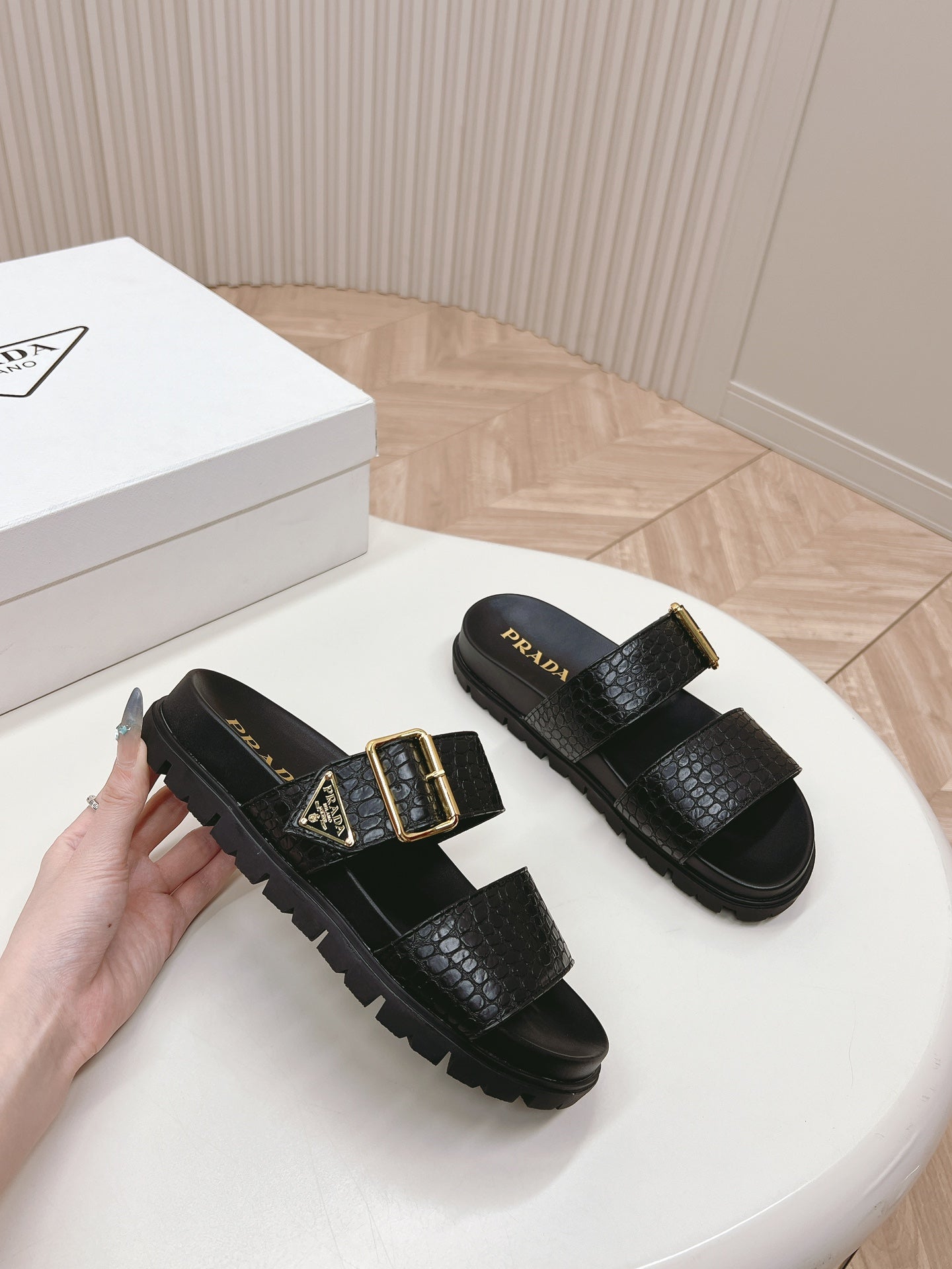 PRA CROCODILE MOTIF SLIDES SANDALS BLACK CALFSKIN