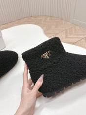 SNOW ANKLE BOOTS IN BLACK SHEARLING