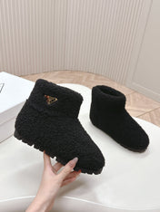 SNOW ANKLE BOOTS IN BLACK SHEARLING