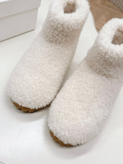 SNOW ANKLE BOOTS IN WHITE SHEARLING