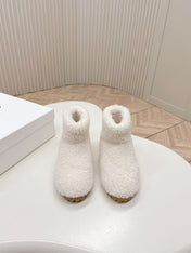 SNOW ANKLE BOOTS IN WHITE SHEARLING