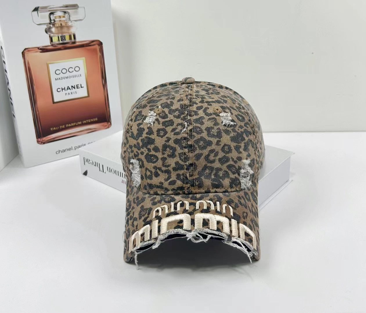 MM DISTRESSED EMBROIDERED BASEBALL CAP DENIM